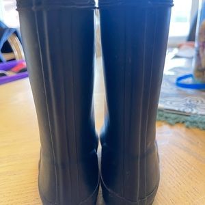 Kids navy blue Hunter boots. Size 7
